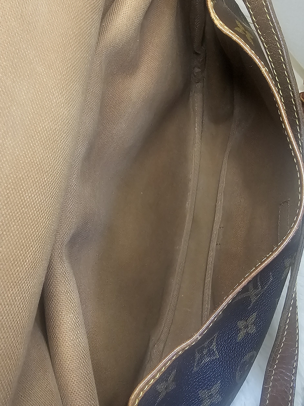 Louis Vuitton Saumur 30 - Picture 7 of 16